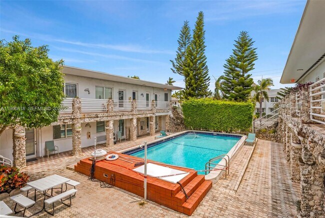 Building Photo - 320 85th St