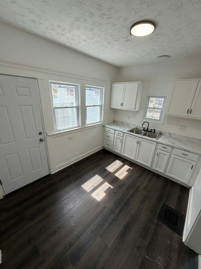 Building Photo - 12104 Osceola Ave