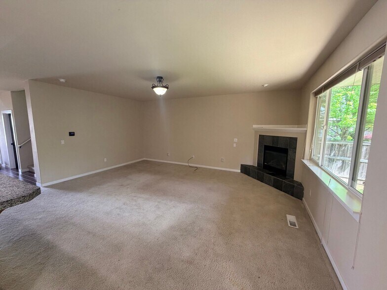 Building Photo - 14660 SW Mulberry Dr