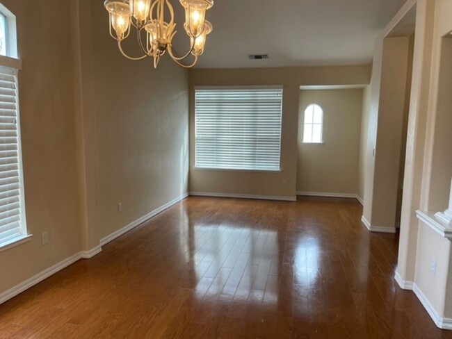 Building Photo - Turnkey Home, Ready For New Occupants!