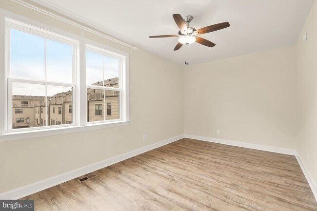 Building Photo - 4707 Van Buren St