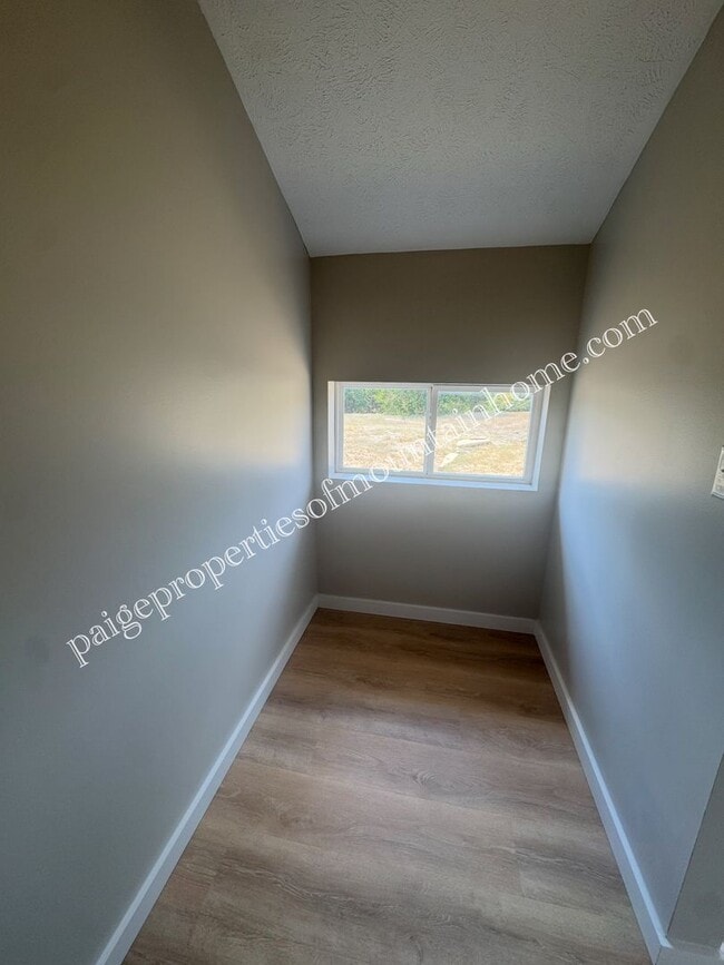 Building Photo - 133 CR 606