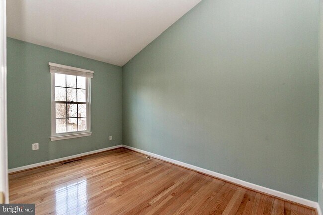Building Photo - 1020 Smartts Ln NE