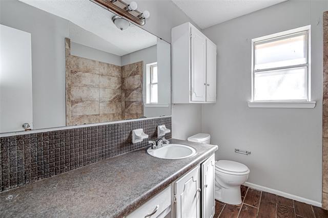 Building Photo - 228 Lester St