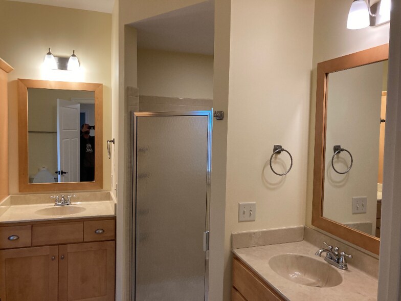 Building Photo - 2539 Greenport Dr