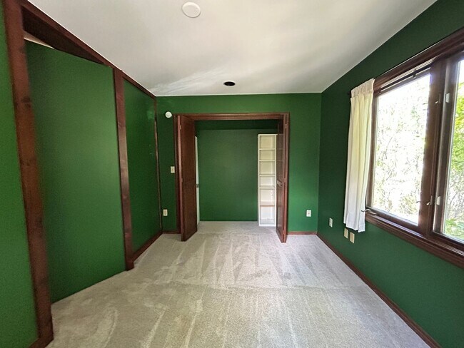 Building Photo - Gorgeous 4 Bedroom Townhome Steps from Boulder Country Club