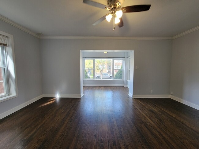 Building Photo - 4849 N Sawyer Ave