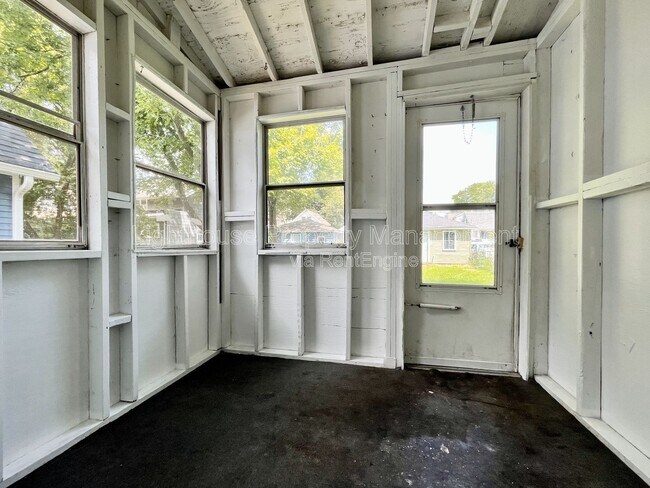 Building Photo - 429 Carrier St NE