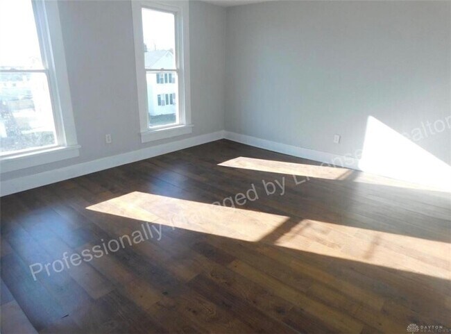 Building Photo - 1580 Highland Ave