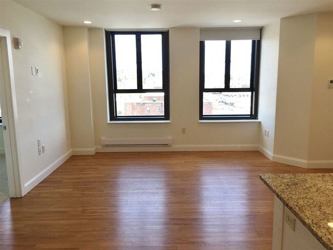 Building Photo - 875 Elm St