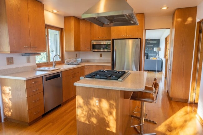 Building Photo - 3bd/1.5ba Burien House