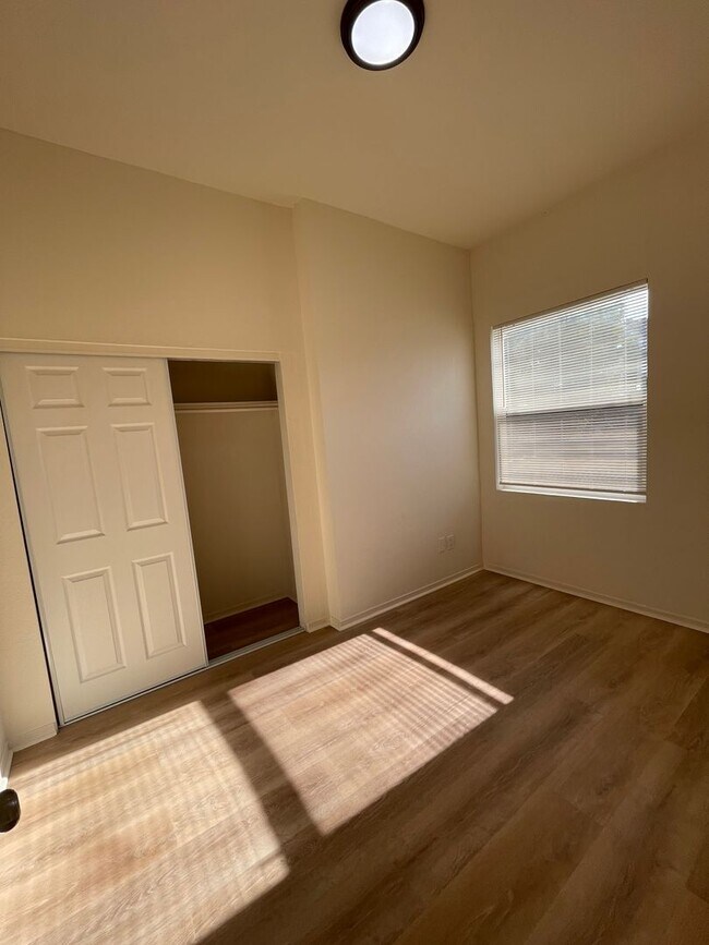 Building Photo - 1220-1222 30th