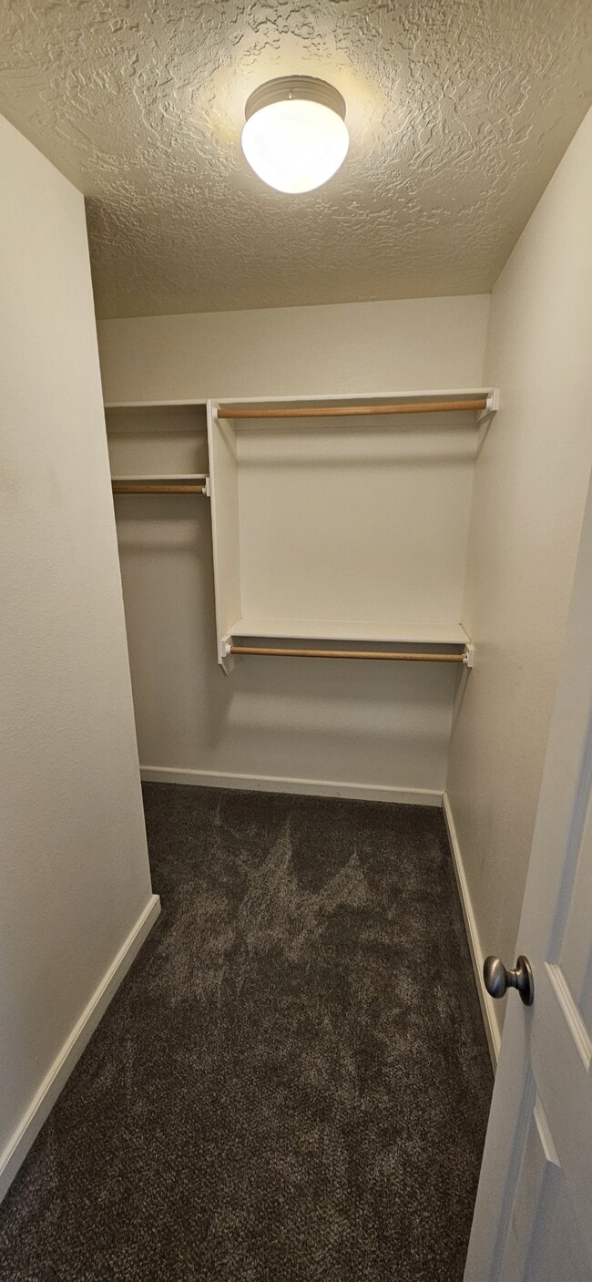 Building Photo - 400 Par Ave