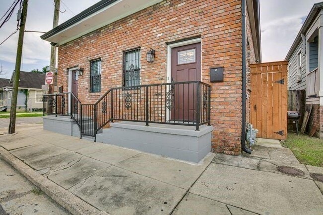 Building Photo - 2102 Philip St