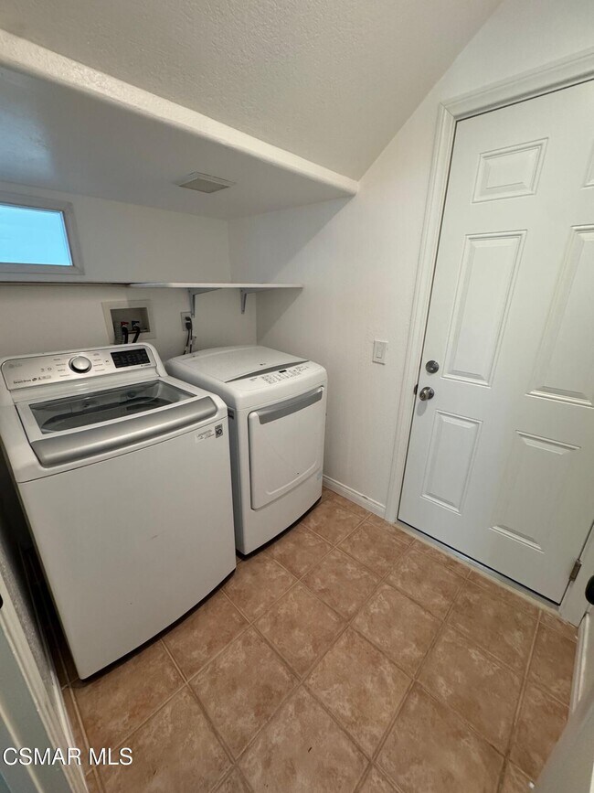 Building Photo - 2479 Rikkard Dr