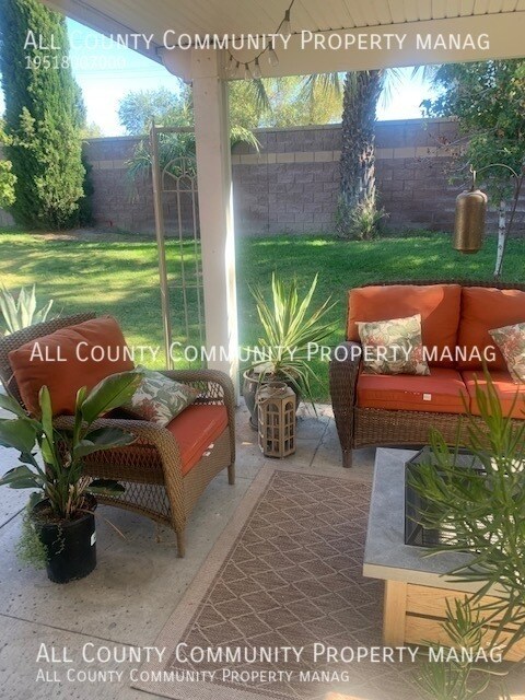 Building Photo - 28543 Via Las Flores