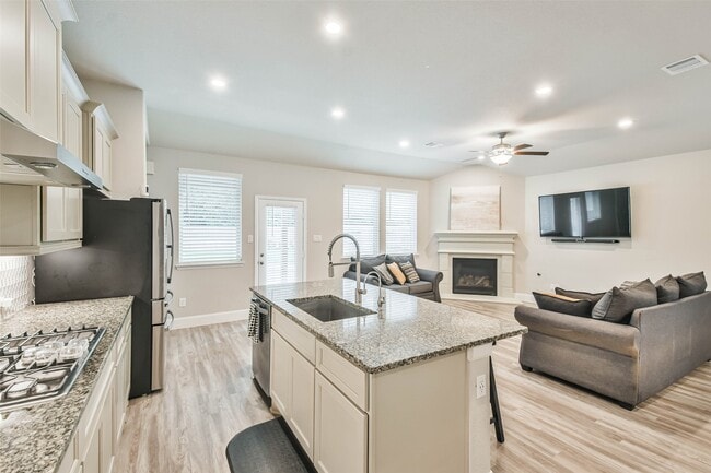 Building Photo - 22095 Volante Dr