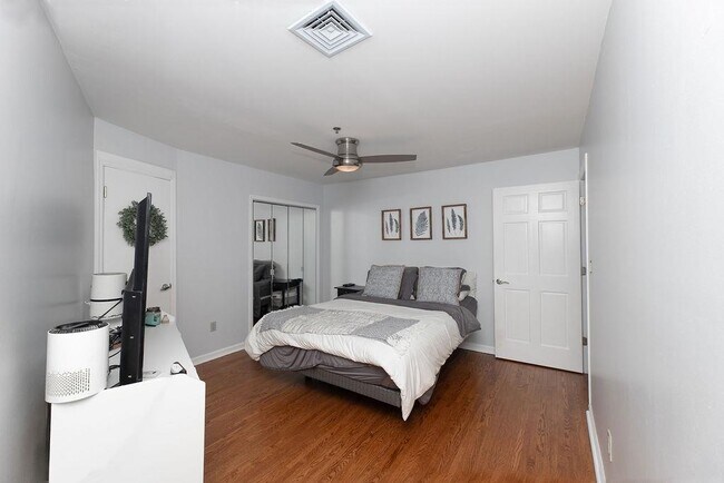 Building Photo - 354 3rd St