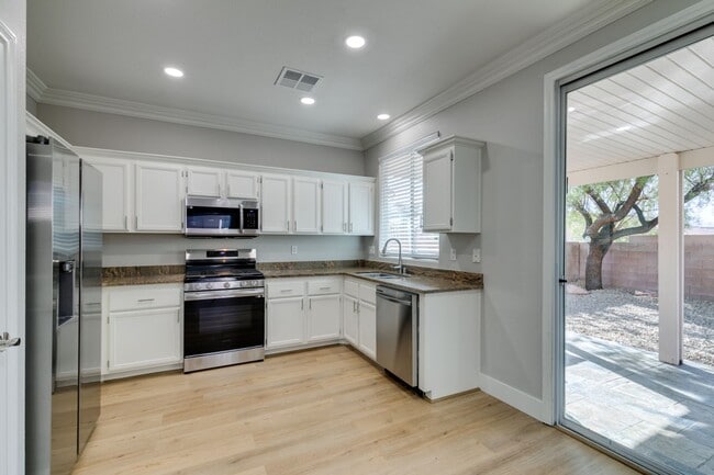 Building Photo - BEAUTIFUL SUMMERLIN 3 BEDROOM UPGRADED!!