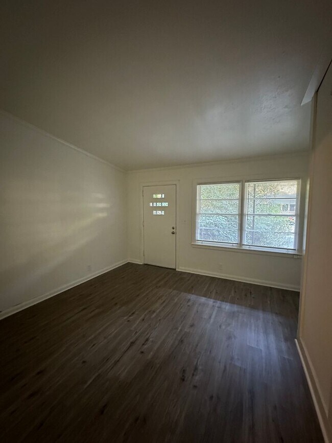 Building Photo - 2 bedroom, 1 bathroom updated home in Normaltown