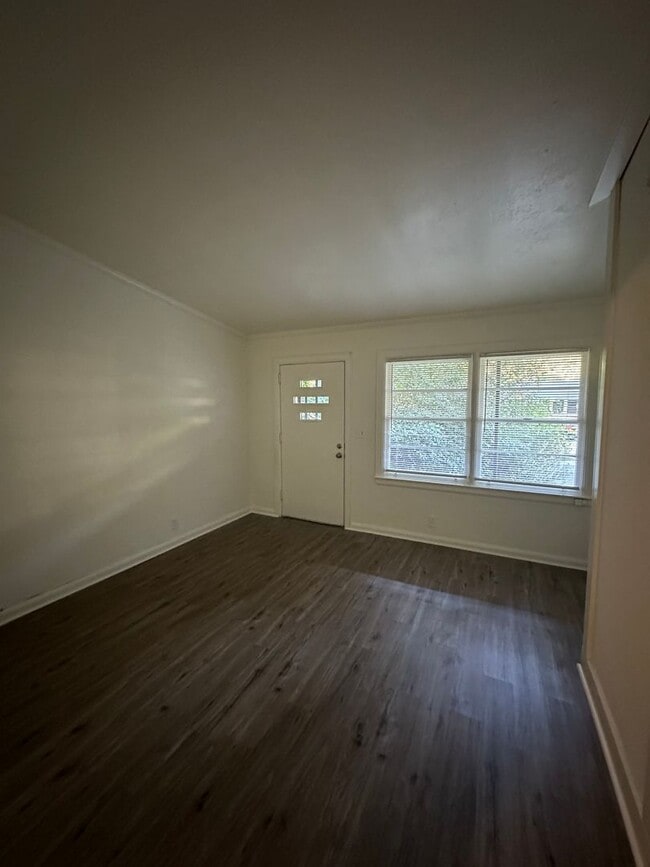 Building Photo - 2 bedroom, 1 bathroom updated home in Normaltown Available now!