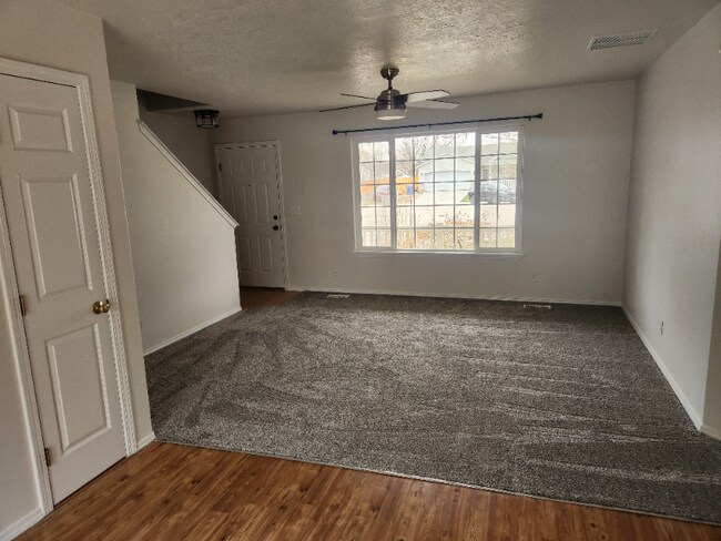 Building Photo - 1427 W Roberts Pl