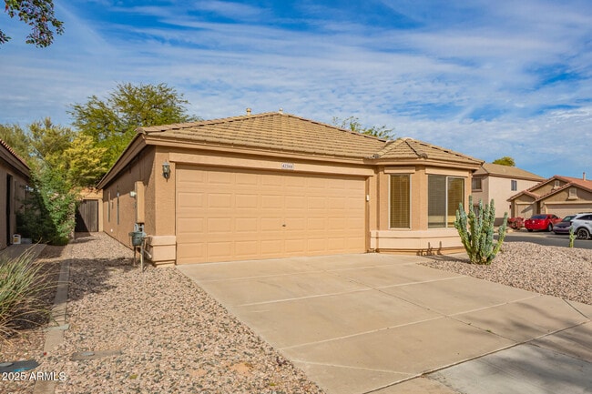 Building Photo - 42346 W Sunland Dr