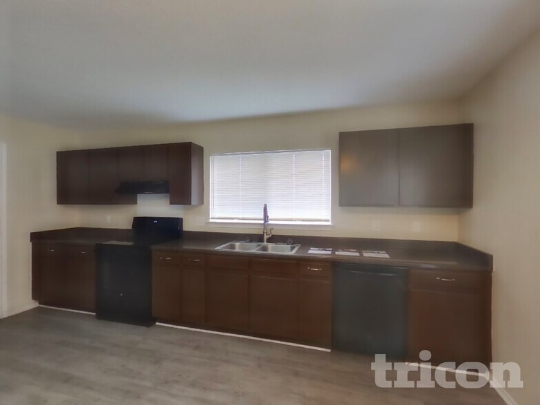 Building Photo - 10102 Silverwagon San Antonio TX