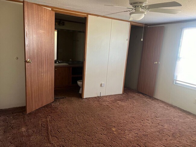 Building Photo - 2 Bedroom Singlewide near Pinetops Hilltop Mobile Home Park