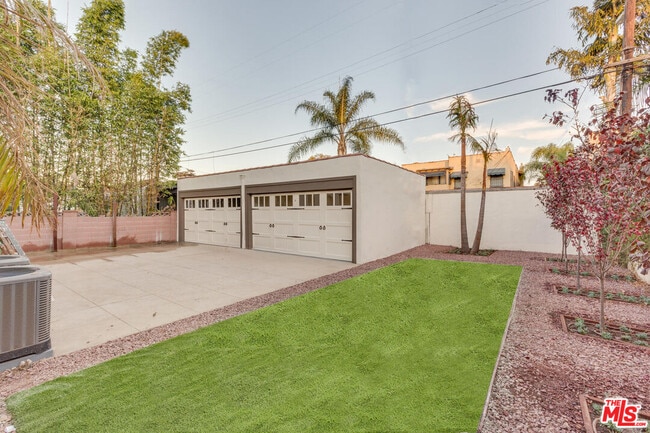Building Photo - 152 N Orange Dr