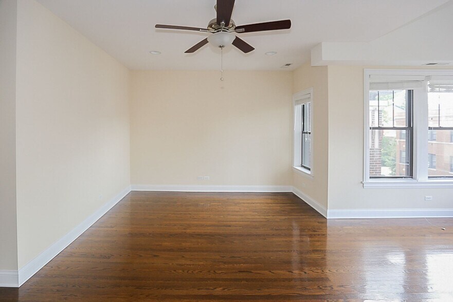 Building Photo - 3707 N Wilton Ave