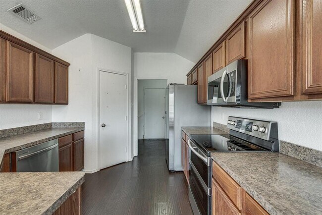 Building Photo - 1618 Sabine Dr