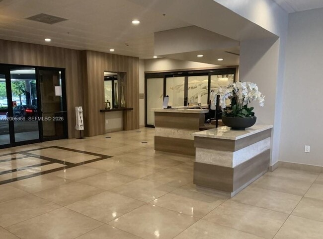 Building Photo - 3731 N Country Club Dr