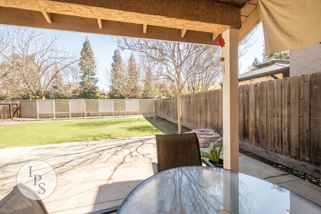 Building Photo - WoodWard Lake Home, 3BR/2.5BA, Built 1986 ...