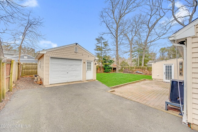 Building Photo - 14 Chestnut St