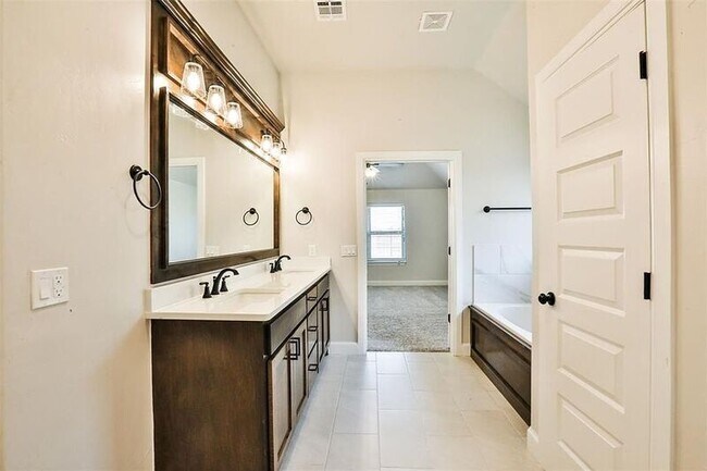 Building Photo - 9301 SW 44th Terrace