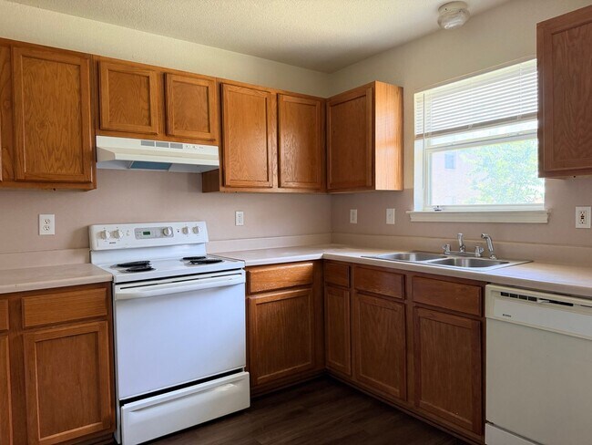 Building Photo - 3204 Hereford Ln