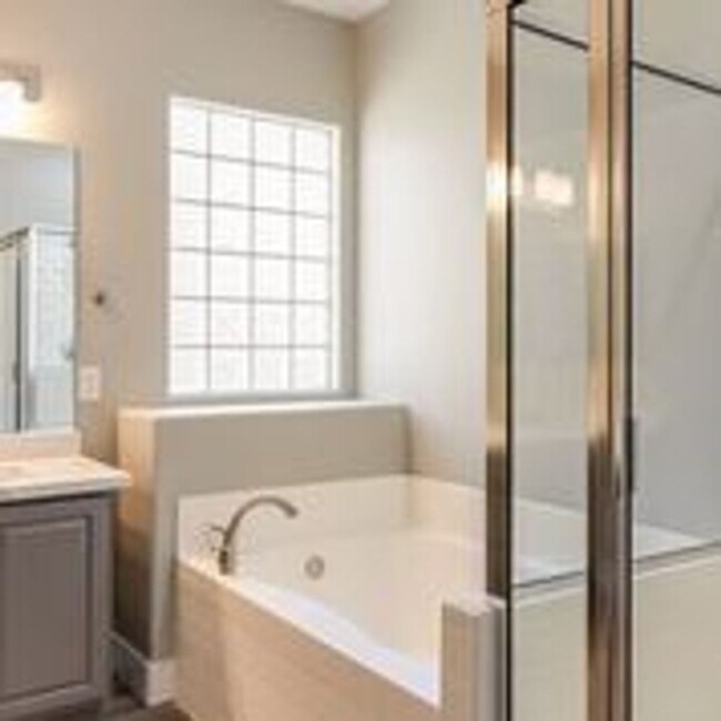 Building Photo - Welcome Home! Beautiful One Story Home in Aliante