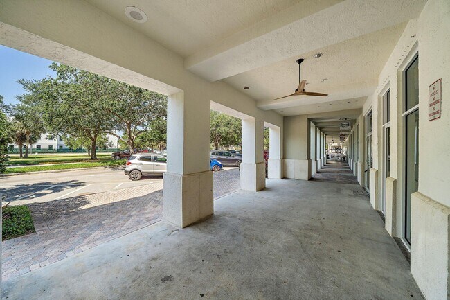 Building Photo - 1203 Town Center Dr