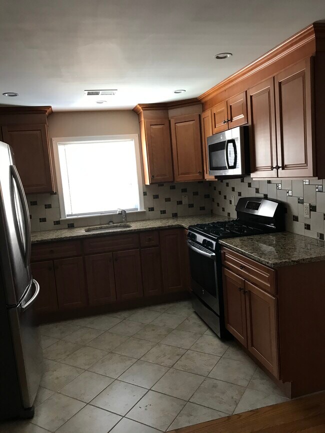 Primary Photo - 143 Bellevue St