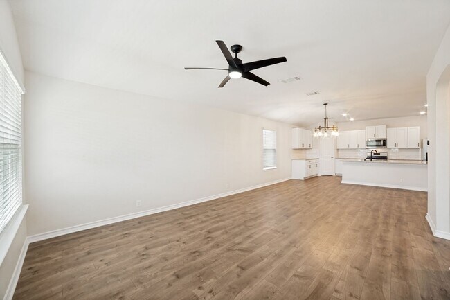 Building Photo - Welcome home to this 4/2/2 nestled in Whisper Falls