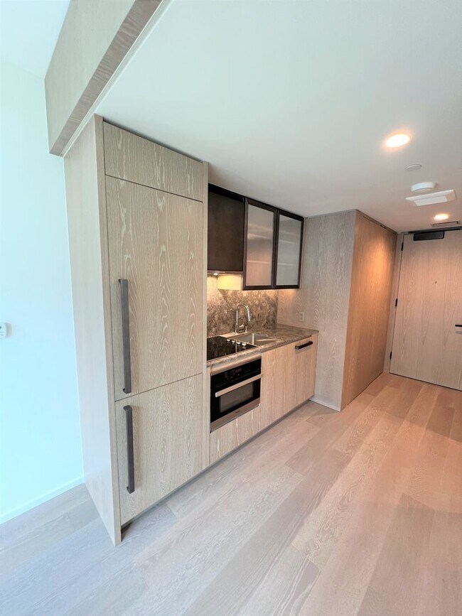 Building Photo - Koula - Luxurious studio in Kakaako