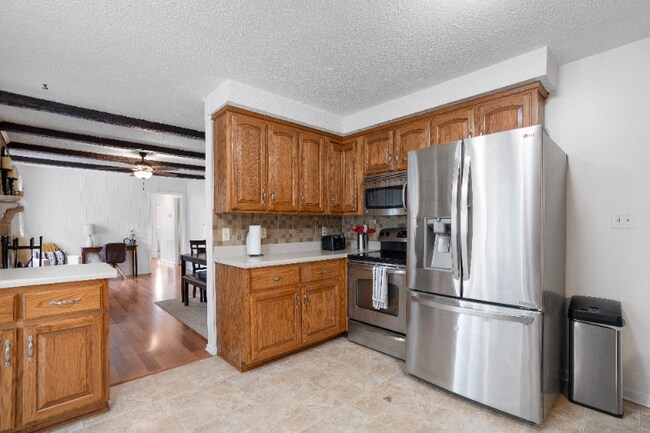 Building Photo - 634 Pollard Rd