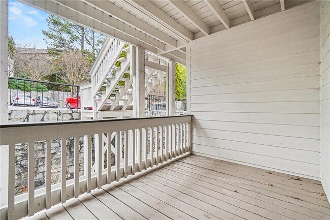 Building Photo - 3813 Paces Ferry W