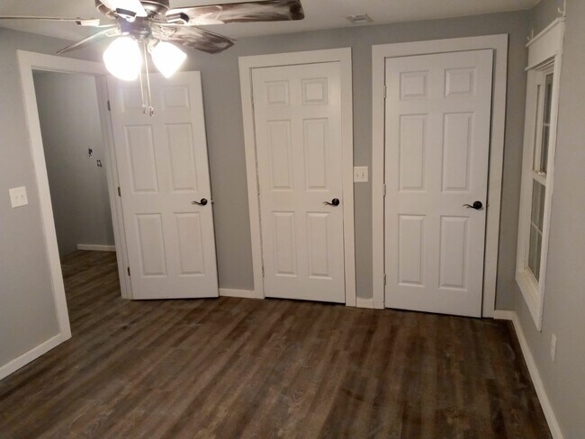 Building Photo - 27 Cottage Ave