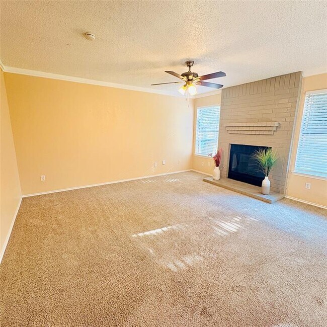 Building Photo - 17506 Klamath Falls Dr