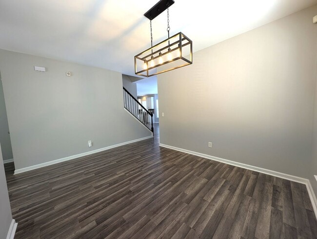 Building Photo - Pristine 4 bed, 2.5 bath Home Located in the Falcon Ridge Community!