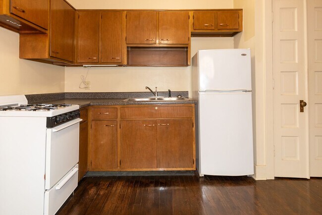 Building Photo - 1432 St James Ct