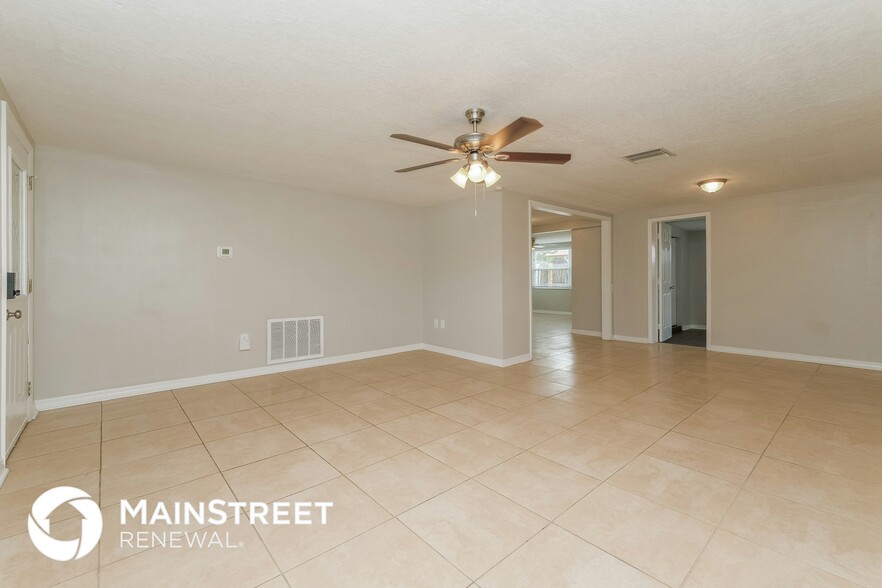 Building Photo - 5700 Thrush Dr