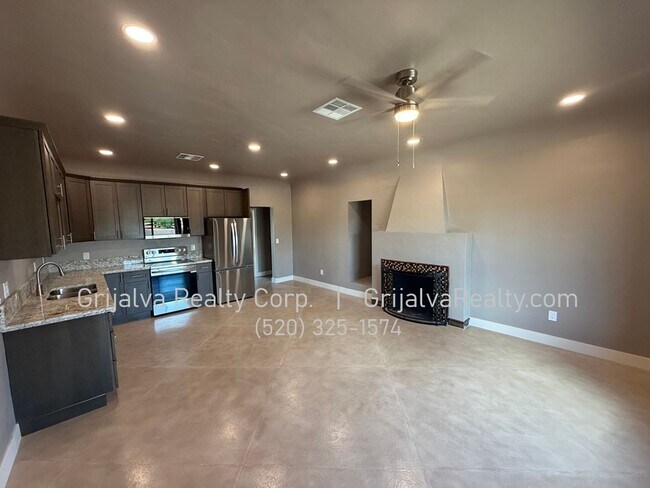 Building Photo - 3861 E 3rd St